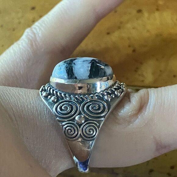 Genuine White Buffalo Sterling Silver Ring Size 7 - Picture 3 of 9